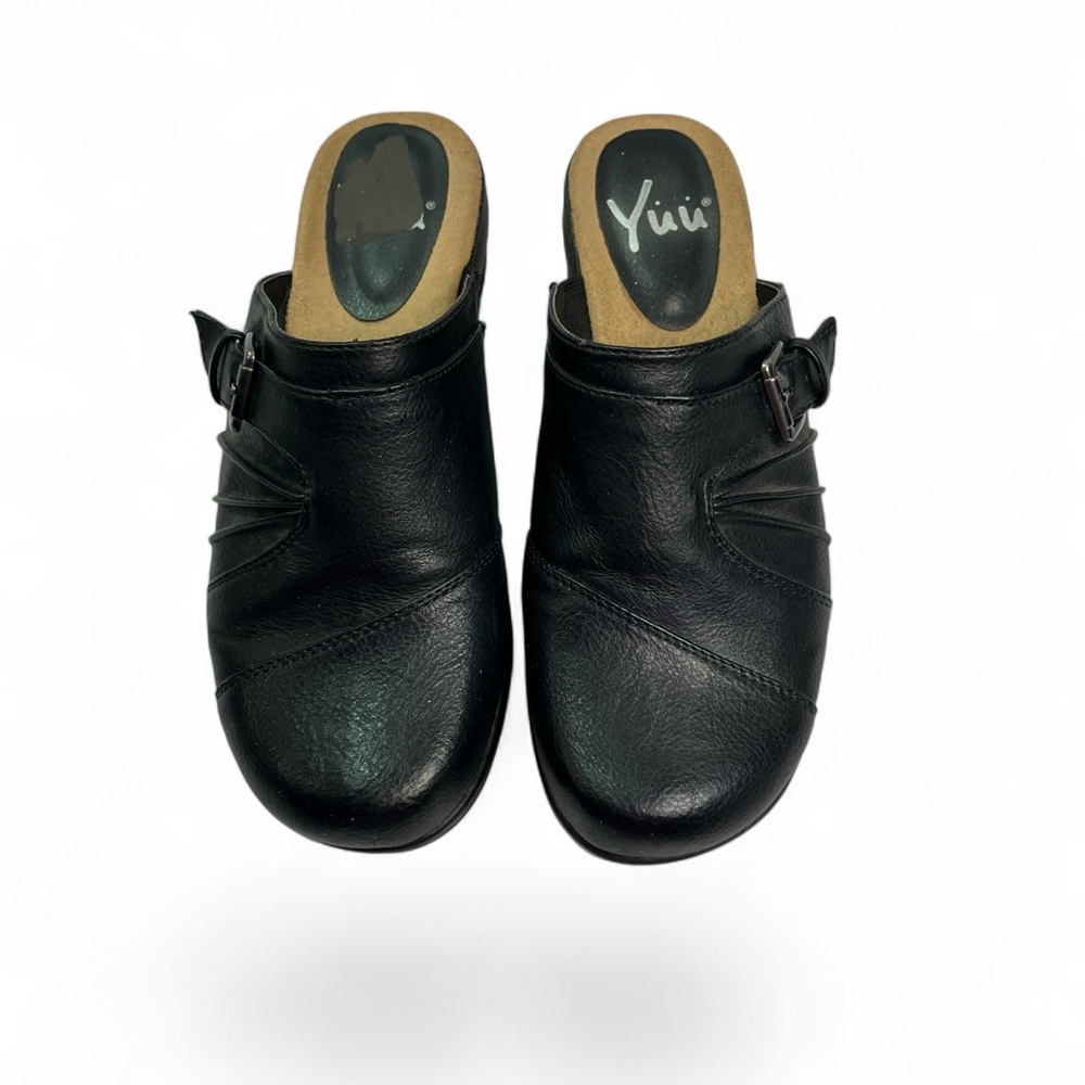 Yuu Women's Black Leather Mules with Buckle